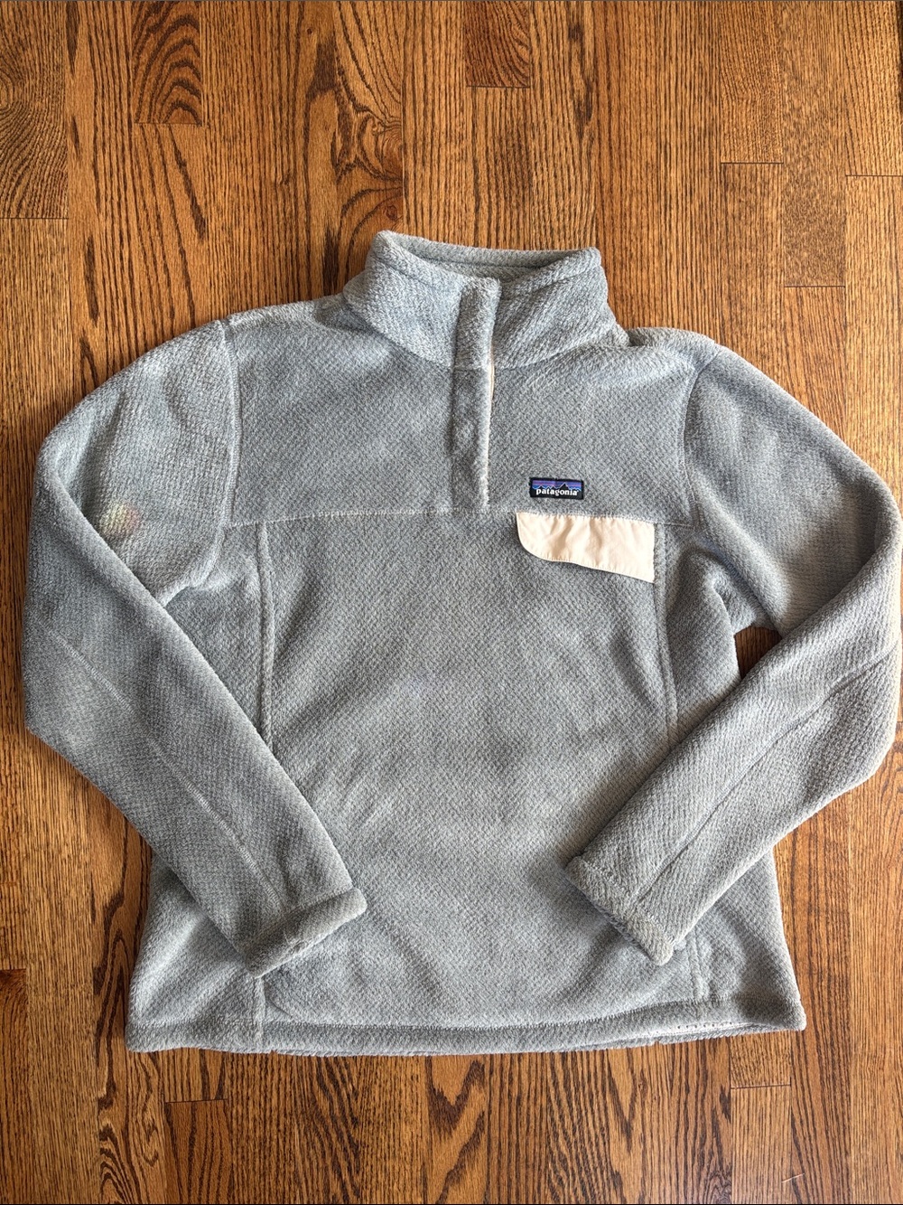 Patagonia light grey women’s RE-TOOL SNAP-T FLEECE PULLOVER, size XL. Like new